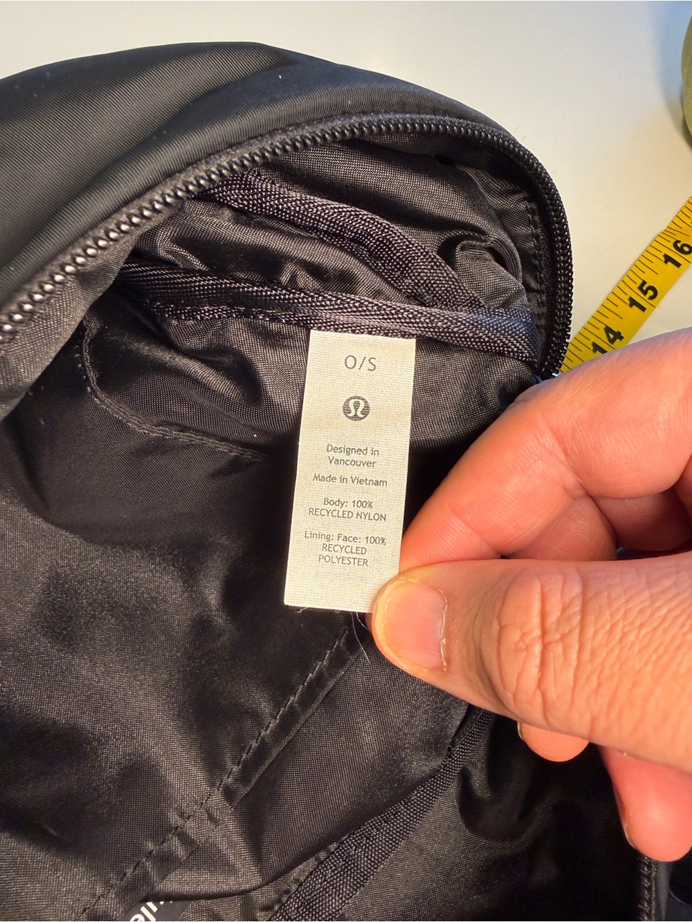LULULEMON - Classic Belt Bag 3.5L in Black Nylon - Picture 13 of 15